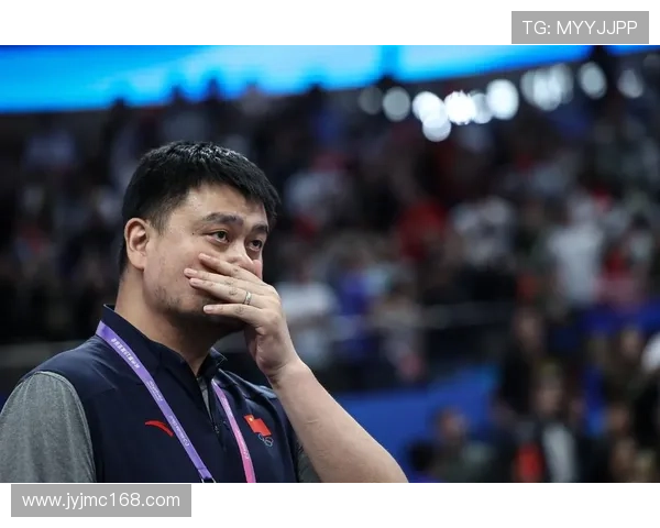 大卫安德森与姚明的篮球传奇交汇点探讨与启示 大卫安德森与姚明的篮球传奇交汇点探讨与启示